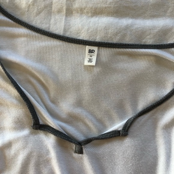 BP Henley Style Tee Size Medium - White and Gray. - Picture 4 of 4